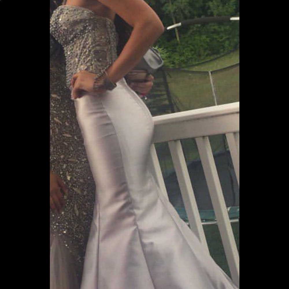 Prom dress - Picture 1 of 3